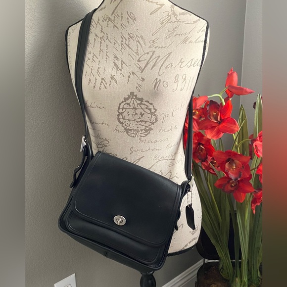 Coach Handbags - Coach vintage crossbody bag